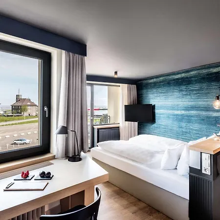 מלון Western Donners 4*